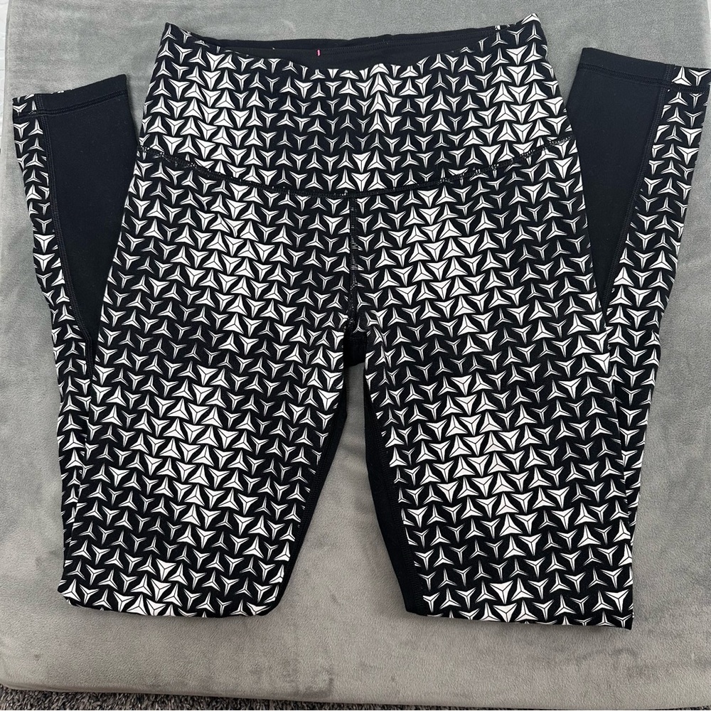 Victoria’s Secret sport leggings Small